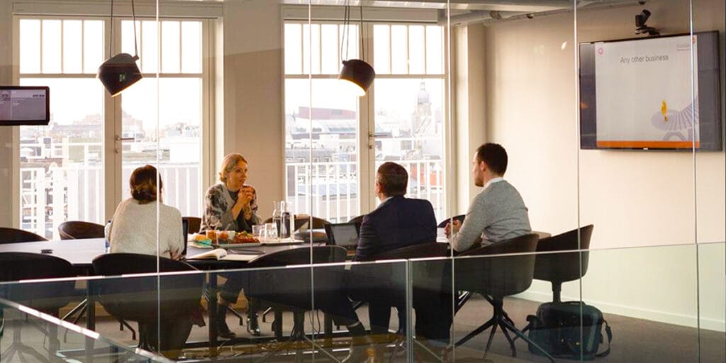 Sala riunione, monitor per videoconferenza
